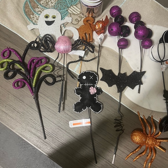 Assorted Halloween 🎃 decorations - Picture 3 of 5